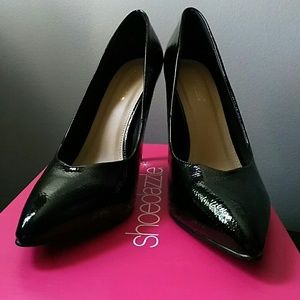 Black Pumps